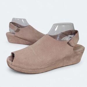 Chocolat Blu Yana Suede Wedge Sandals Size 9.5 Taupe Casual Comfy